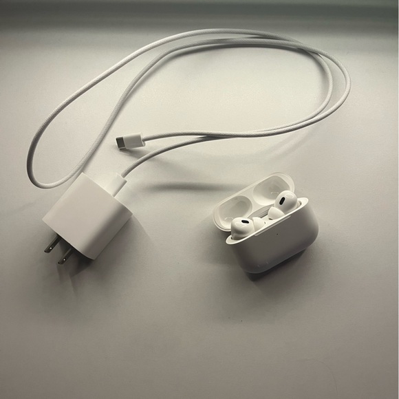 Apple AirPods Pro (2nd Generation) wireless earbuds with 3ft charger - Picture 3 of 9